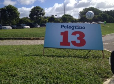 Pelegrino espalha cartazes com número 13; advogado diz que é crime eleitoral