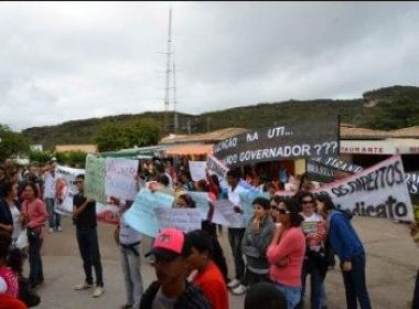 Mucugê: Protesto de professores marca inauguração de trecho da BA-142