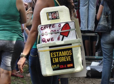 Sem novidades nas negociações, comando propõe manter greve de professores na Bahia
