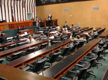 Dezessete deputados baianos disputam prefeituras este ano