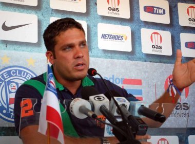 Presidente do Bahia garante que clube contratará outro zagueiro
