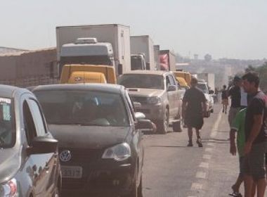 Caminhoneiros protestam nas BRs-242 e 020 nesta sexta