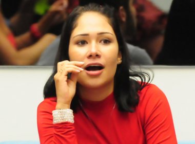 Ex-BBB Jakeline fala sobre 'farsa' do galo Fabiano