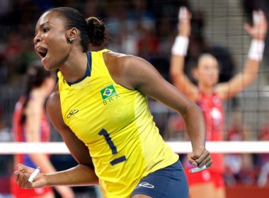 Em jogo emocionante, Brasil bate a Rússia e está na semifinal do vôlei feminino
