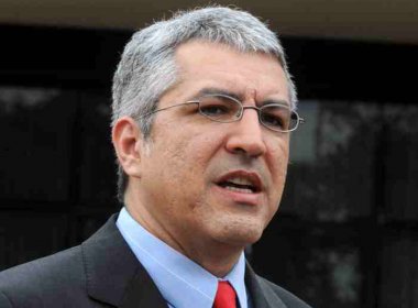 Ministro da Saúde promete 'prioridade' a candidato petista