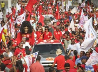 Passé: Governador Wagner participa de caminhada com Márcia Souza