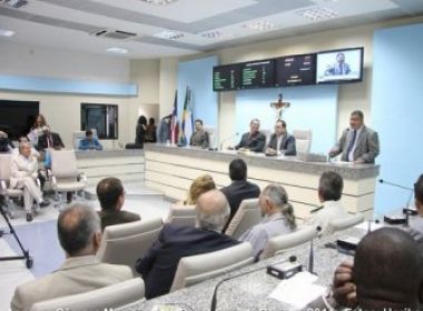 Câmara de Camaçari aprova repúdio a Maurício de Tude após ele comparar Luiza Maia a ‘galinha’