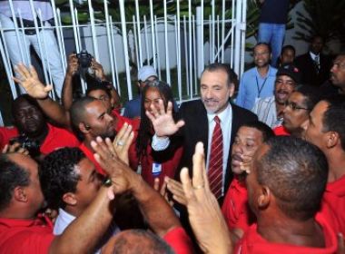 Pelegrino instrui militância a rebater críticas a helicóptero utilizado pelo governador Wagner