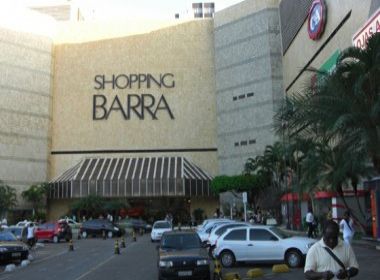 Casal é vítima de 'saidinha bancária' dentro do Shopping Barra