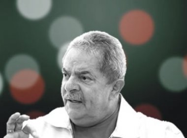 Lula cita Carminha e pede a eleitor que vote em petista