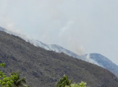 Macaúbas: Incêndio atinge serra há cinco dias