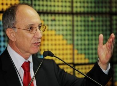 Presidente do PT diz que partido buscará apoio do PSD para 2014