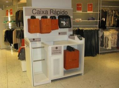 Tecnologia 'aposenta' atendente de caixa em rede varejista