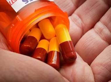 Bactérias estão cada vez mais resistentes a antibióticos, diz médica britânica