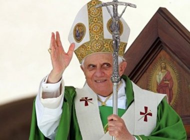 Bento XVI reafirma 'nascimento virginal' de Jesus em livro