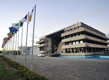 Deputados aprovam urgência para aumentar impostos na Bahia