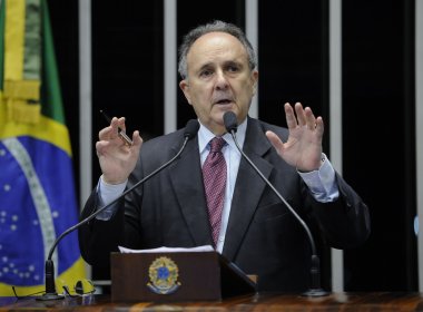 Tentativa de votar 3 mil vetos é deboche, diz Cristovam Buarque