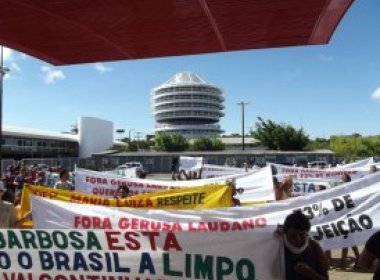  Moradores de Pojuca protestam em frente ao TRE-BA contra nomeação de prefeita eleita 