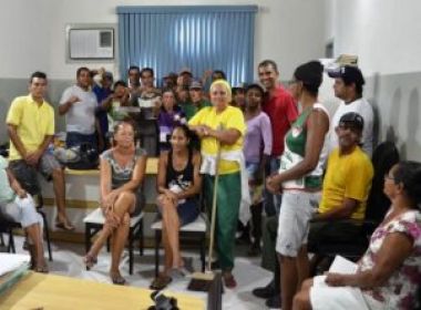Retirolândia: Funcionários ocupam gabinete do prefeito
