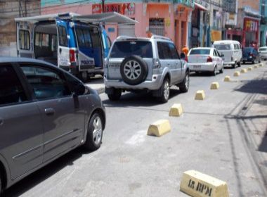 PM ordena estacionamento ilegal no Gravatá 