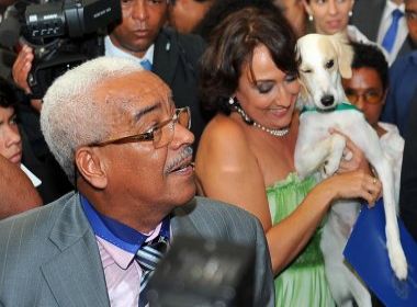 Vereadora justifica cão na Câmara e ameniza 'desconforto' de colega: 'Mangueira gosta de bicho'