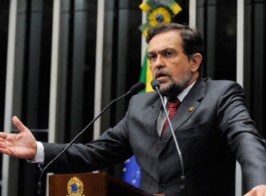 Walter Pinheiro recusa recebimento de 14º e 15º salários do Senado 