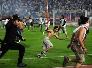 Egito: 21 torcedores são condenados à morte por briga em estádio