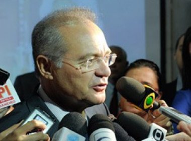 Renan Calheiros anuncia suspensão da votação do Orçamento