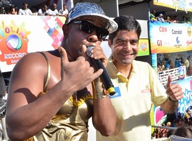 Márcio Victor recebe ACM Neto no trio das Muquiranas