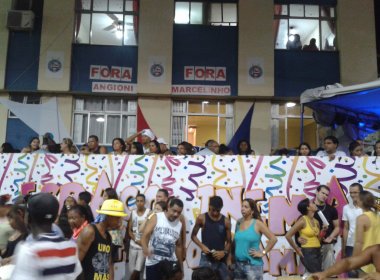 Foliões torcedores protestam contra diretoria do Bahia 