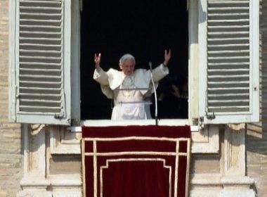 Papa pede renovação na Igreja em penúltima benção aos fiéis