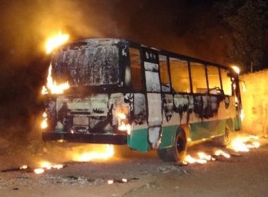 Polícia investiga incêndio de ônibus em Brumado; ação pode ser retaliação de traficantes