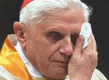 Renúncia do papa foi motivada por corrupção e promiscuidade, diz jornal