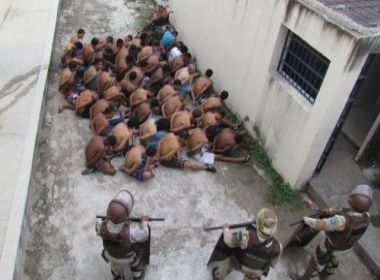 Eunápolis: Presos se rebelam e colocam fogo em colchão