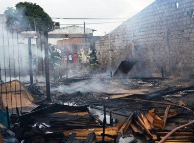Feira: Fábrica de estofados é destruída por incêndio