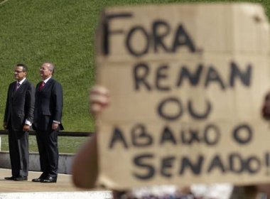 Protesto contra Renan Calheiros reúne cerca de 300 pessoas em São Paulo