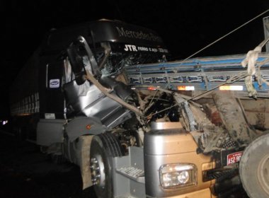 Acidente entre três carretas e um caminhão deixa um morto na BR-116