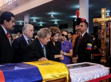 Presidente Dilma comparece ao velório de Chávez, mas adianta retorno