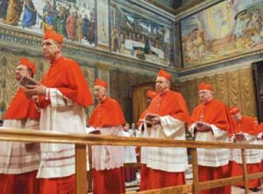 Cardeais se reúnem para início de Conclave
