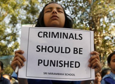Índia aprova pena de morte para estupradores reincidentes