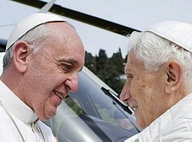 Papa Francisco e Bento XVI se reunem