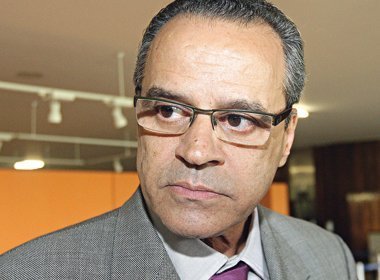 Sem saber impacto da medida, Henrique Alves extingue limite para gastos médicos de deputados
