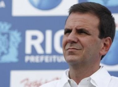 Após casos de estupro, prefeito do Rio proíbe uso de película escura em vans