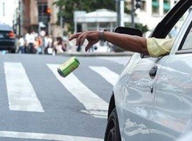 Prefeitura do RJ passará a multar quem jogar lixo na rua