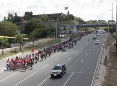 Após três dias de caminhadas, MST acampa no Incra em protesto 