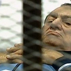 Egito: Juiz se recusa a presidir julgamento de Mubarak