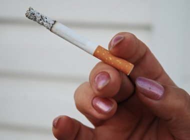 Cigarro causa mais câncer em mulheres, diz estudo
