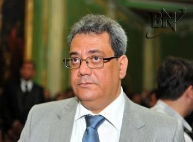 Muniz manda recado para Bacelar: 'Renuncia ou expulsa vereadores'