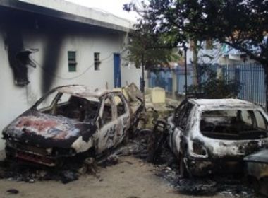 Barrocas: Delegacia é atacada e veículos incendiados