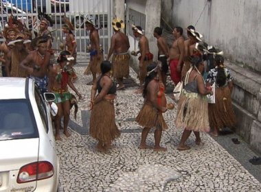 Índios ocupam prédio da Funasa em Salvador